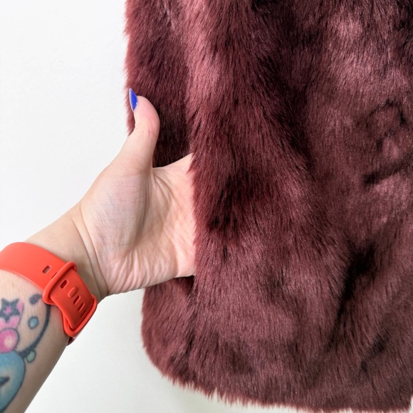 J. CREW | Faux Fur Burgundy Zip Front With Pockets Vest Top Sz. XS - Picture 4 of 5
